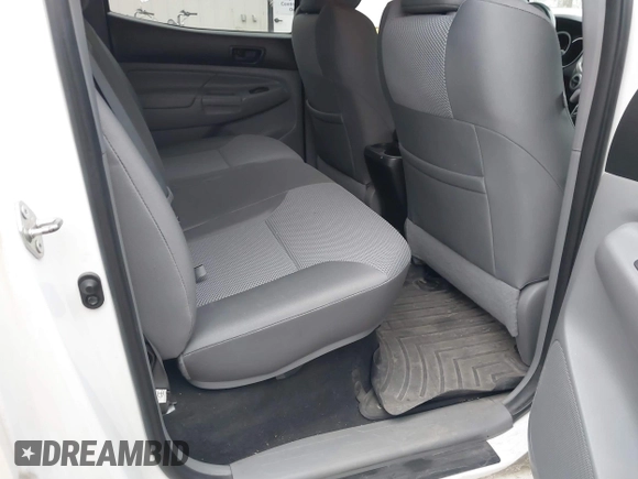 2014 Toyota Tacoma with VIN 3TMLU4EN5EM157590, listed as a IAAI auction lot 41687141 with 111,836 mi miles. Bid and sale history available at carsss.com. Image 8.