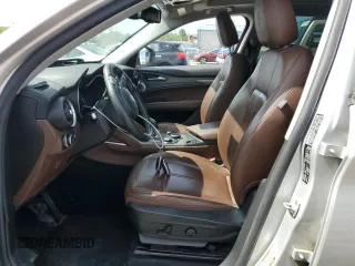2018 Alfa Romeo Stelvio Ti z VIN ZASFAKBN1J7B70623, wystawiony jako Copart lot #57583795 z przebiegiem 105 351 mil mil oraz Szkoda całkowita • Salvage title. Historia ofert i sprzedaży dostępna na DreamBid. Obrazek 7.