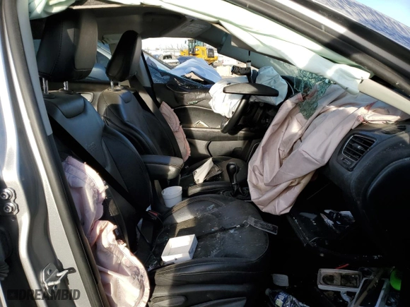 2019 Jeep Compass Limited with VIN 3C4NJCCB0KT662863, listed as a Copart auction lot 65089042 with 83,400 mi miles and Salvage Title. Bid and sale history available at carsss.com. Image 5.