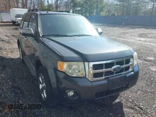 2008 Ford Escape XLT with VIN 1FMCU93108KA52105, listed as a IAAI auction lot 41887169 with 137,539 mi miles. Bid and sale history available at carsss.com. Image 1.