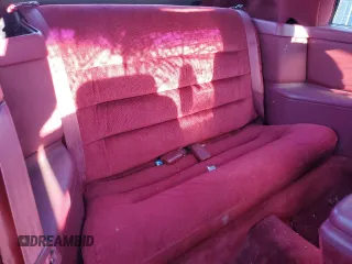 1993 Chrysler LeBaron z VIN 1C3XU4534PF654847, wystawiony jako Copart lot #84391684 z przebiegiem 129 520 mil mil oraz Szkoda całkowita • Salvage title. Historia ofert i sprzedaży dostępna na DreamBid. Obrazek 10.