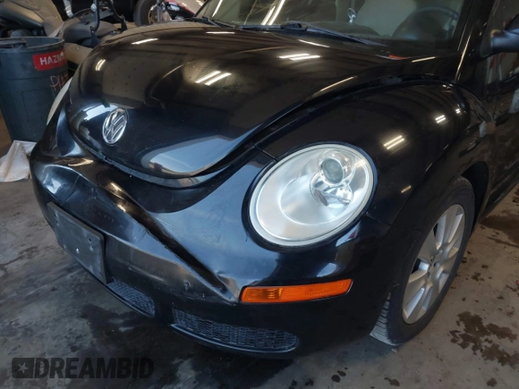 2008 Volkswagen New Beetle Coupe S with VIN 3VWRG31C18M505015, listed as a IAAI auction lot 42117855 with 52,177 mi miles. Bid and sale history available at carsss.com. Image 6.