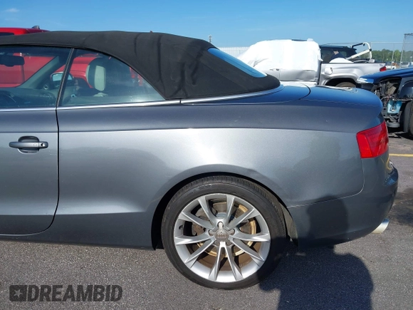 2013 Audi A5 Premium Plus z VIN WAULFAFH5DN009944, wystawiony jako IAAI lot #42508314 z przebiegiem 233 593 mil mil oraz . Historia ofert i sprzedaży dostępna na DreamBid. Obrazek 20.