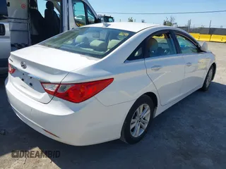 2013 Hyundai Sonata GLS z VIN 5NPEB4AC4DH710494, wystawiony jako IAAI lot #42310432 z przebiegiem 179 062 mil mil oraz . Historia ofert i sprzedaży dostępna na DreamBid. Obrazek 4.
