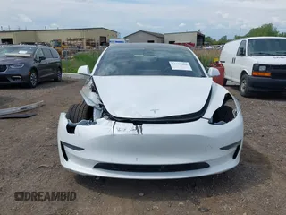 2020 Tesla Model 3 Standard Range Plus z VIN 5YJ3E1EA3LF794276, wystawiony jako IAAI lot #42390409 z przebiegiem 51 924 mil mil oraz . Historia ofert i sprzedaży dostępna na DreamBid. Obrazek 13.