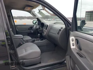 2005 Ford Escape XLT with VIN 1FMCU03135KB37656, listed as a IAAI auction lot 41908207 with 191,899 mi miles. Bid and sale history available at carsss.com. Image 5.