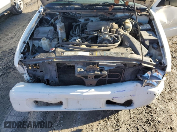 2003 GMC Sonoma SLS z VIN 1GTDT19X638262254, wystawiony jako Copart lot #84654314 z przebiegiem 99 549 mil mil oraz Szkoda całkowita • Salvage title. Historia ofert i sprzedaży dostępna na DreamBid. Obrazek 11.