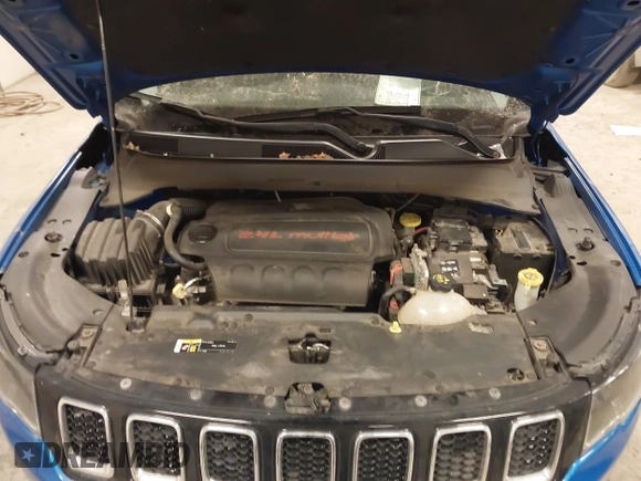 2018 Jeep Compass Altitude with VIN 3C4NJDBB5JT345165, listed as a IAAI auction lot 41618844 with 66,226 mi miles and . Bid and sale history available at carsss.com. Image 10.
