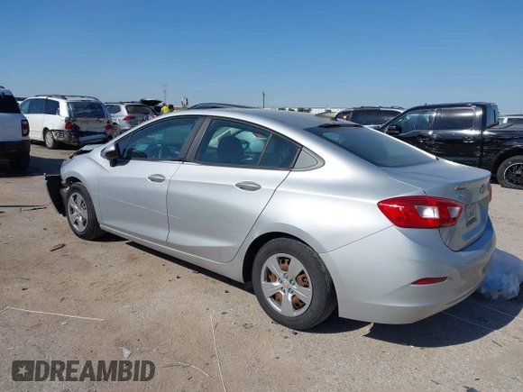 2017 Chevrolet Cruze LS z VIN 1G1BC5SM8H7252748, wystawiony jako IAAI lot #42027880 z przebiegiem 88 114 mil mil oraz . Historia ofert i sprzedaży dostępna na DreamBid. Obrazek 3.