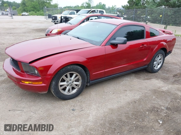 2005 Ford Mustang Deluxe z VIN 1ZVFT80N955128031, wystawiony jako IAAI lot #42557098 z przebiegiem 138 447 mil mil oraz . Historia ofert i sprzedaży dostępna na DreamBid. Obrazek 2.