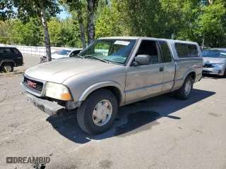 2002 GMC Sonoma SLS with VIN 1GTCS19W628240548, listed as a Copart auction lot 69665724 with 245,738 mi miles and Salvage Title. Bid and sale history available at carsss.com. Image 1.