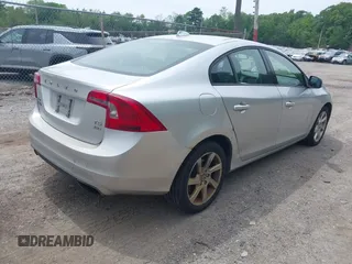 2014 Volvo S60 T5 z VIN YV1612FH2E1285649, wystawiony jako IAAI lot #42371884 z przebiegiem 220 470 mil mil oraz . Historia ofert i sprzedaży dostępna na DreamBid. Obrazek 4.