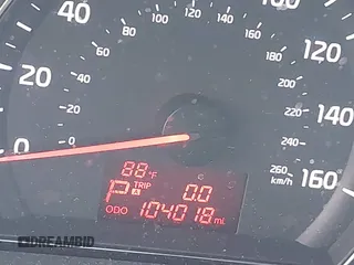 2014 Kia Sorento LX z VIN 5XYKT3A67EG502722, wystawiony jako IAAI lot #42411696 z przebiegiem 104 018 mil mil oraz . Historia ofert i sprzedaży dostępna na DreamBid. Obrazek 7.