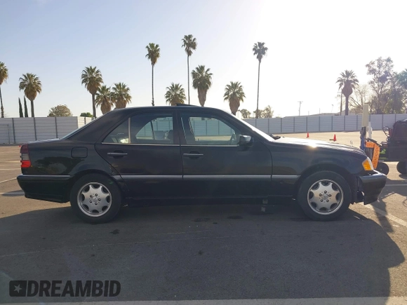 2000 Mercedes-Benz C 230 Kompressor z VIN WDBHA24G4YA799207, wystawiony jako IAAI lot #42010800 z przebiegiem 126 478 mil mil oraz . Historia ofert i sprzedaży dostępna na DreamBid. Obrazek 13.