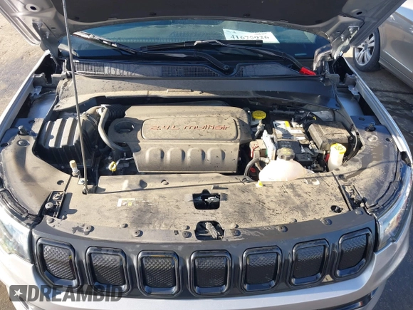 2022 Jeep Compass Latitude with VIN 3C4NJCBB9NT187946, listed as a IAAI auction lot 41675926 with 25,506 mi miles and . Bid and sale history available at carsss.com. Image 10.