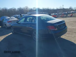 2019 Mercedes-Benz E-Class E 300 with VIN WDDZF4KB8KA592634, listed as a IAAI auction lot 41817498 with 103,676 mi miles. Bid and sale history available at carsss.com. Image 3.