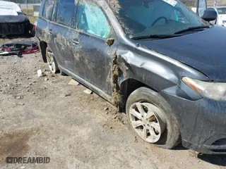 2012 Toyota Highlander with VIN 5TDBK3EH3CS123666, listed as a IAAI auction lot 41640074 with 195,424 mi miles. Bid and sale history available at carsss.com. Image 6.