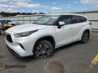 2022 Toyota Highlander XLE with VIN 5TDGZRBH7NS589533, listed as a Copart auction lot 57478765 with 49,104 mi miles and Salvage title. Bid and sale history available at DreamBid. Image 1.