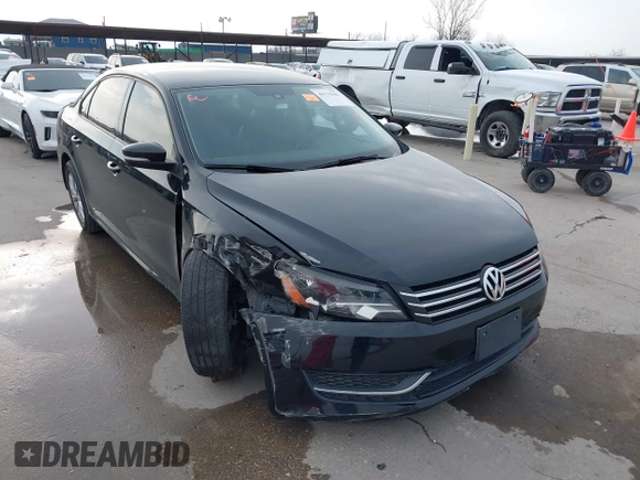 2014 Volkswagen Passat Wolfsburg Edition z VIN 1VWAT7A30EC028218, wystawiony jako IAAI lot #41711943 z przebiegiem 131 041 mil mil oraz . Historia ofert i sprzedaży dostępna na DreamBid. Obrazek 1.