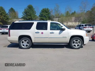 2013 GMC Yukon XL Denali with VIN 1GKS2MEF8DR121386, listed as a IAAI auction lot 42088855 with 174,677 mi miles. Bid and sale history available at carsss.com. Image 13.