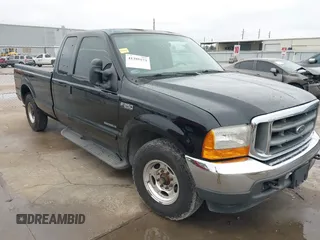 2001 Ford Super Duty F-250 XL with VIN 1FTNX20F01EA27544, listed as a IAAI auction lot 41395573 with 320,395 mi miles. Bid and sale history available at carsss.com. Image 1.