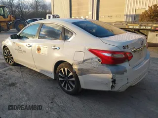 2017 Nissan Altima SV with VIN 1N4AL3AP3HC285236, listed as a IAAI auction lot 41272147 with 246,465 mi miles and . Bid and sale history available at carsss.com. Image 3.