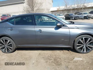 2019 Nissan Altima 2.5 Platinum with VIN 1N4BL4FW9KC139697, listed as a IAAI auction lot 41894849 with 135,105 mi miles. Bid and sale history available at carsss.com. Image 14.