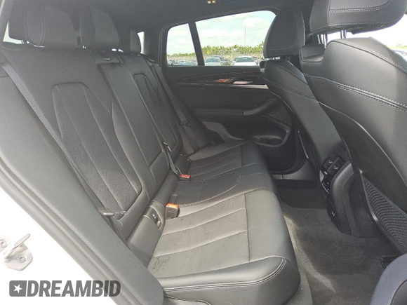 2024 BMW X4 xDrive30i z VIN 5UX33DT07R9X23990, wystawiony jako Copart lot #57439675 z przebiegiem 15 374 mil mil oraz Czysty tytuł • Clean title. Historia ofert i sprzedaży dostępna na DreamBid. Obrazek 10.