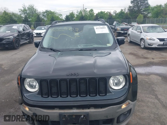2017 Jeep Renegade Latitude z VIN ZACCJBBB7HPF22652, wystawiony jako IAAI lot #42230081 z przebiegiem 108 696 mil mil oraz . Historia ofert i sprzedaży dostępna na DreamBid. Obrazek 12.