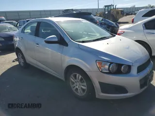 2016 Chevrolet Sonic LT z VIN 1G1JC5SH9G4180053, wystawiony jako Copart lot #77153444 z przebiegiem 72 482 mil mil oraz Nie do naprawy • Non repairable. Historia ofert i sprzedaży dostępna na DreamBid. Obrazek 4.