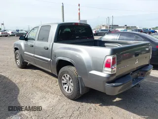 2008 Mitsubishi Raider LS z VIN 1Z7HC28K68S619590, wystawiony jako IAAI lot #42305142 z przebiegiem 185 622 mil mil oraz . Historia ofert i sprzedaży dostępna na DreamBid. Obrazek 3.
