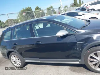 2018 Volkswagen Golf S z VIN 3VWH17AU4JM750975, wystawiony jako IAAI lot #41590132 z przebiegiem 51 479 mil mil oraz . Historia ofert i sprzedaży dostępna na DreamBid. Obrazek 13.