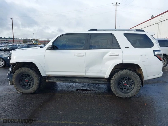 2020 Toyota 4Runner SR5 with VIN JTEBU5JR4L5812184, listed as a IAAI auction lot 41206002 with 69,278 mi miles. Bid and sale history available at carsss.com. Image 15.