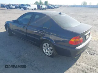 2004 BMW 3 Series 325i with VIN WBAET374X4NJ95019, listed as a IAAI auction lot 42008229 with 1 mi miles. Bid and sale history available at carsss.com. Image 3.