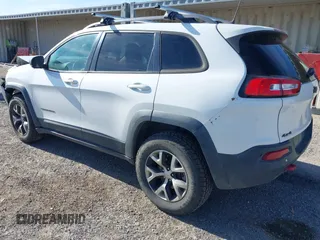 2017 Jeep Cherokee Trailhawk L Plus z VIN 1C4PJMBS1HD217370, wystawiony jako IAAI lot #42486588 z przebiegiem 108 695 mil mil oraz . Historia ofert i sprzedaży dostępna na DreamBid. Obrazek 3.