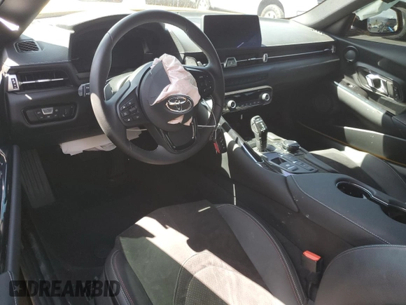 2021 Toyota Supra 3.0 z VIN WZ1DB0C01MW034802, wystawiony jako Copart lot #51387765 z przebiegiem Nie podano mil oraz Szkoda całkowita • Salvage title. Historia ofert i sprzedaży dostępna na DreamBid. Obrazek 8.