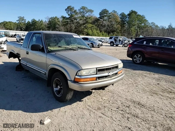 2001 Chevrolet S-10 LS with VIN 1GCCS19W018185965, listed as a Copart auction lot 87686835 with 291,151 mi miles and Salvage Title. Bid and sale history available at carsss.com. Image 11.