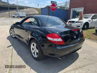 2007 Mercedes-Benz SLK 280 z VIN WDBWK54FX7F139879, wystawiony jako Copart lot #57631725 z przebiegiem 211 138 mil mil oraz Tytuł czysty. Historia ofert i sprzedaży dostępna na DreamBid. Obrazek 3.