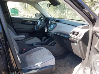 2021 Chevrolet TrailBlazer LS with VIN KL79MMS25MB117288, listed as a IAAI auction lot 41722401 with 39,046 mi miles. Bid and sale history available at carsss.com. Image 5.