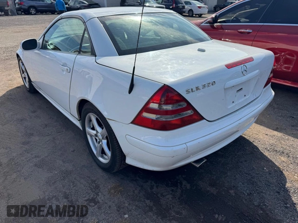 2001 Mercedes-Benz SLK 230/320 z VIN WDBKK65F91F201699, wystawiony jako Copart lot #49399015 z przebiegiem 84 586 mil mil oraz Czysty tytuł • Clean title. Historia ofert i sprzedaży dostępna na DreamBid. Obrazek 2.
