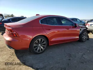 2019 Volvo S60 Inscription with VIN 7JRA22TL9KG012093, listed as a Copart auction lot 43521384 with 18,511 mi miles. Bid and sale history available at carsss.com. Image 3.