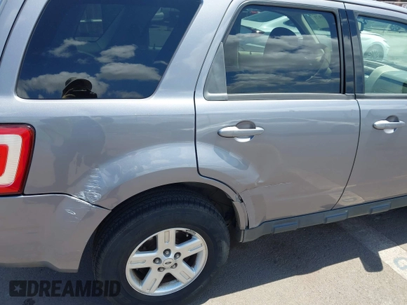 2008 Ford Escape Hybrid z VIN 1FMCU49HX8KC68082, wystawiony jako IAAI lot #42806471 z przebiegiem 104 848 mil mil oraz . Historia ofert i sprzedaży dostępna na DreamBid. Obrazek 12.