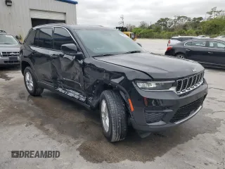 2025 Jeep Grand Cherokee Laredo with VIN 1C4RJHAG1SC278728, listed as a Copart auction lot 45920395 with 3,850 mi miles and Salvage Title. Bid and sale history available at DreamBid. Image 4.