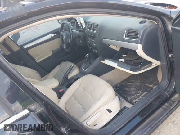 2013 Volkswagen Jetta SE with VIN 3VWDX7AJ9DM308054, listed as a IAAI auction lot 41726950 with 219,711 mi miles and . Bid and sale history available at DreamBid. Image 5.