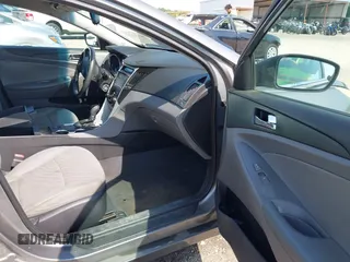 2013 Hyundai Sonata GLS z VIN 5NPEB4AC1DH700618, wystawiony jako IAAI lot #42306434 z przebiegiem 161 094 mil mil oraz . Historia ofert i sprzedaży dostępna na DreamBid. Obrazek 5.