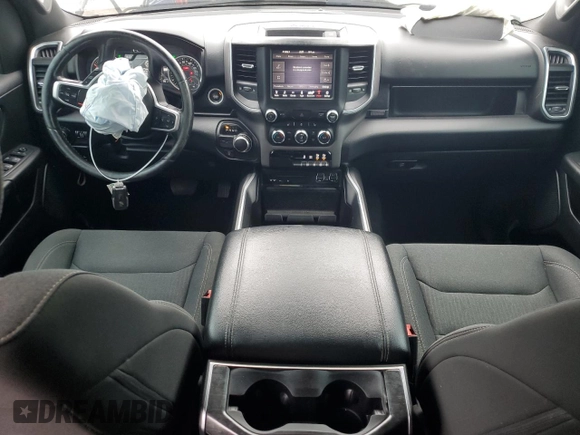 2019 Ram 1500 Big Horn z VIN 1C6RREBT1KN666072, wystawiony jako Copart lot #55610935 z przebiegiem 146 360 mil mil oraz Czysty tytuł • Clean title. Historia ofert i sprzedaży dostępna na DreamBid. Obrazek 8.