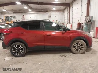 2018 Nissan Kicks SR with VIN 3N1CP5CU7JL528422, listed as a IAAI auction lot 41880440 with 107,182 mi miles. Bid and sale history available at carsss.com. Image 13.