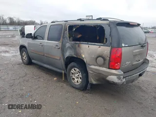 2007 GMC Yukon XL SLT with VIN 1GKFK16327J266852, listed as a IAAI auction lot 41198942 with 243,905 mi miles. Bid and sale history available at carsss.com. Image 3.