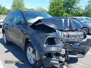 2022 Jeep Compass Latitude z VIN 3C4NJDBB4NT151989, wystawiony jako IAAI lot #42297583 z przebiegiem 20 352 mil mil oraz . Historia ofert i sprzedaży dostępna na DreamBid. Obrazek 1.