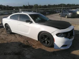 2015 Dodge Charger SXT z VIN 2C3CDXHG4FH801146, wystawiony jako IAAI lot #42502516 z przebiegiem 234 168 mil mil oraz . Historia ofert i sprzedaży dostępna na DreamBid. Obrazek 1.